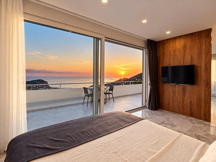 5 Star Villa Horizon – Mountain & Sea Escape