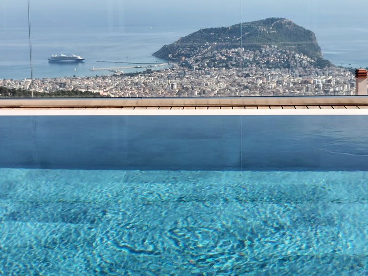 5 Star Villa Horizon – Mountain & Sea Escape