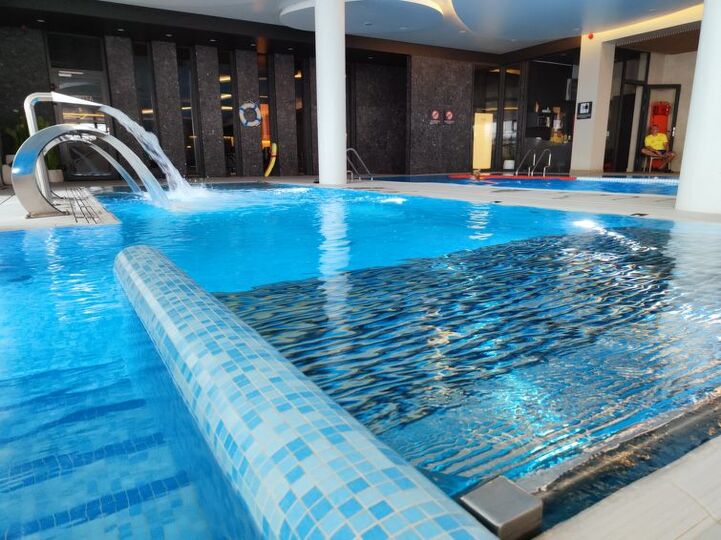 Pool Indoor
