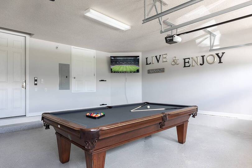 [amenities:pool-table:1] Pool Table