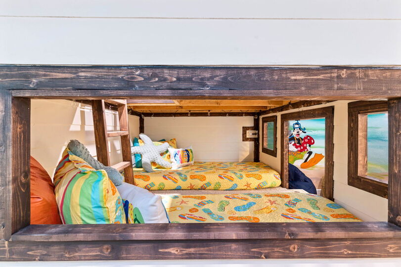Rent the Perfect 4 Bedroom Villa, Reunion Resort Villa 1018