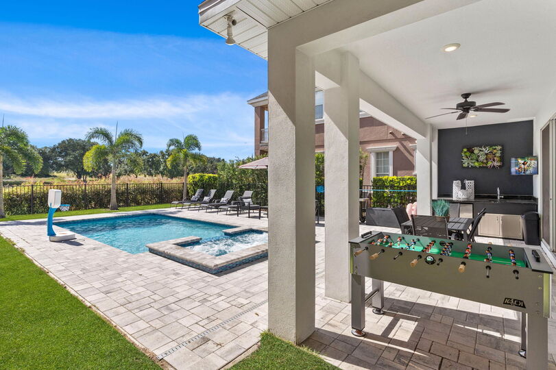 Rent the Perfect 4 Bedroom Villa, Reunion Resort Villa 1018