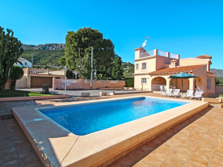 Seaside Charm: Spacious 5 BR Villa,1067, San Bernardo, Spain