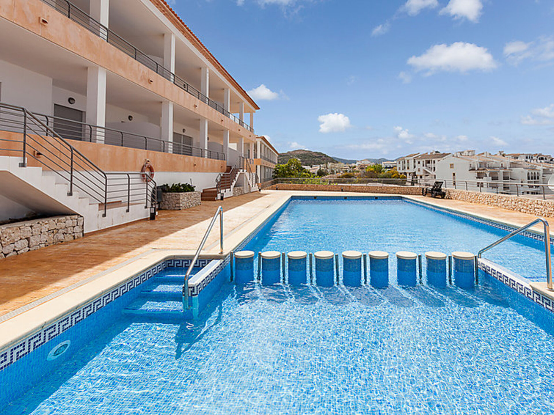 Luxurious Beachfront Villa with Stunning Views,1068