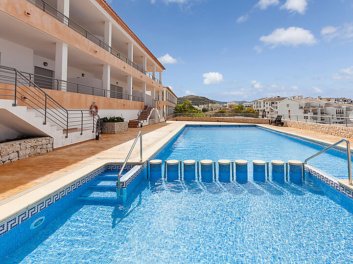 Luxurious Beachfront Villa with Stunning Views,1068