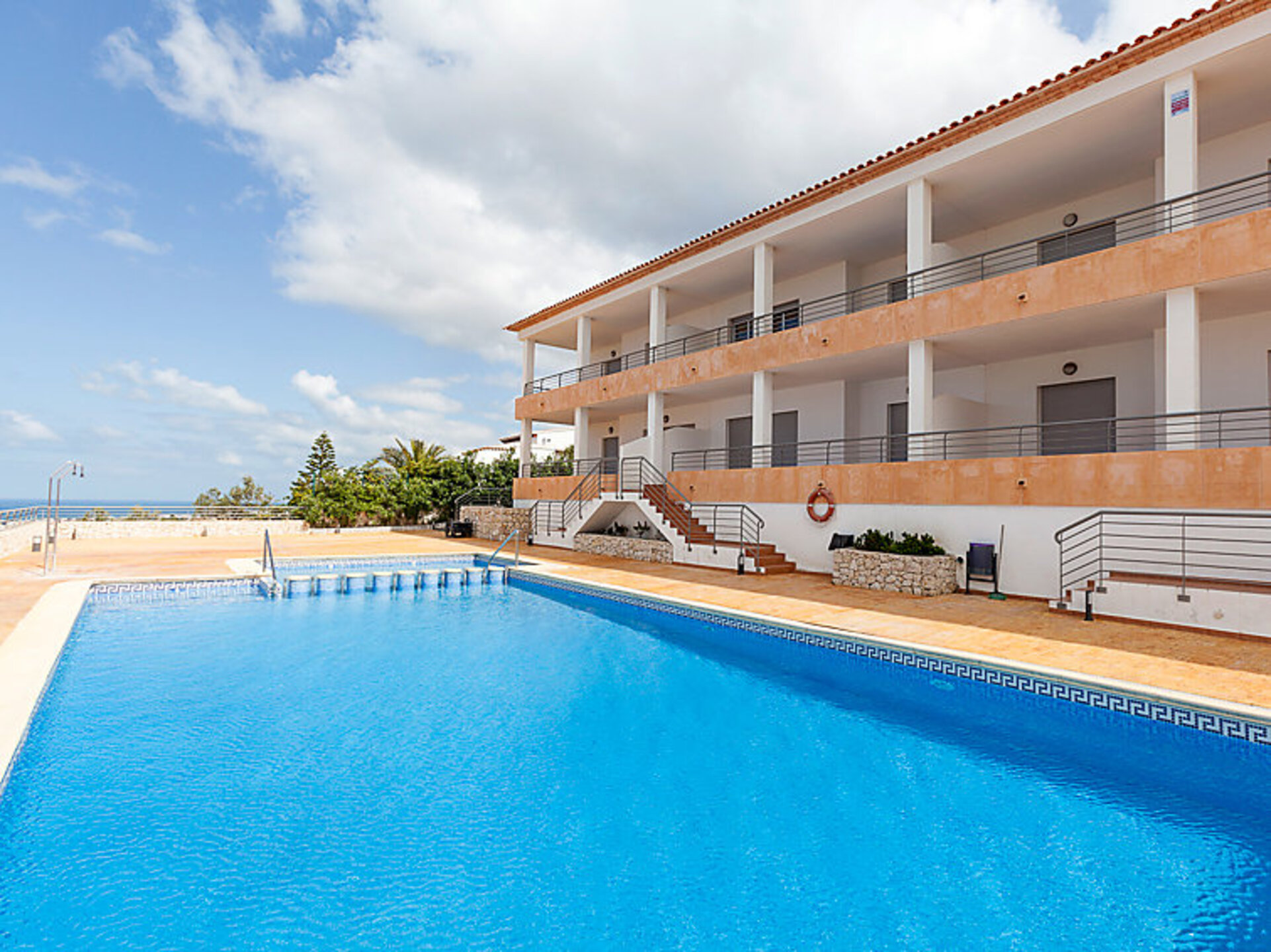 Luxurious Beachfront Villa with Stunning Views,1068
