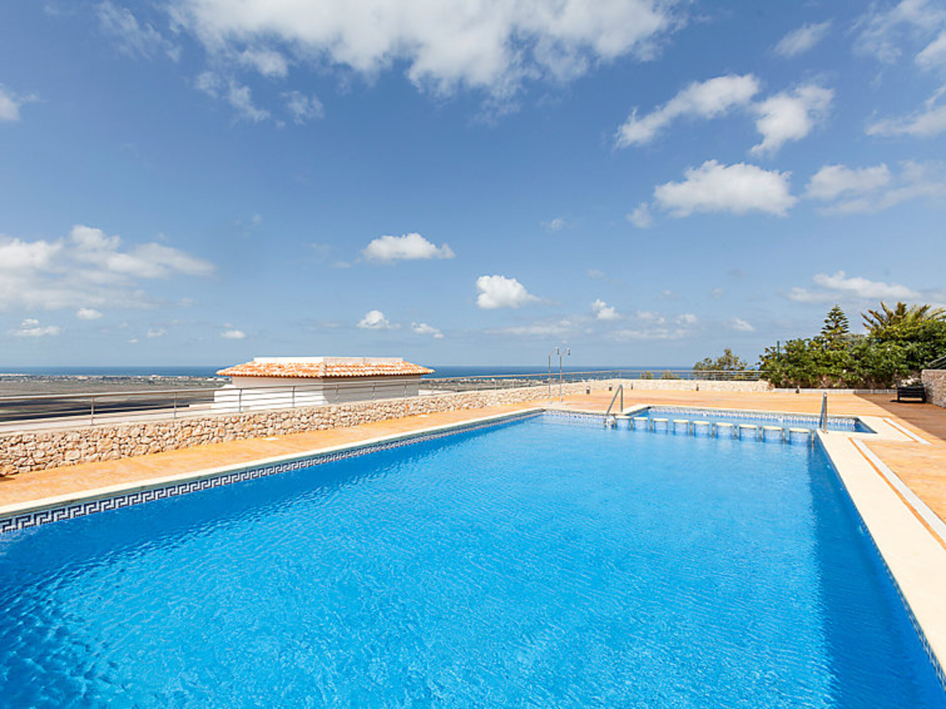 Luxurious Beachfront Villa with Stunning Views,1068