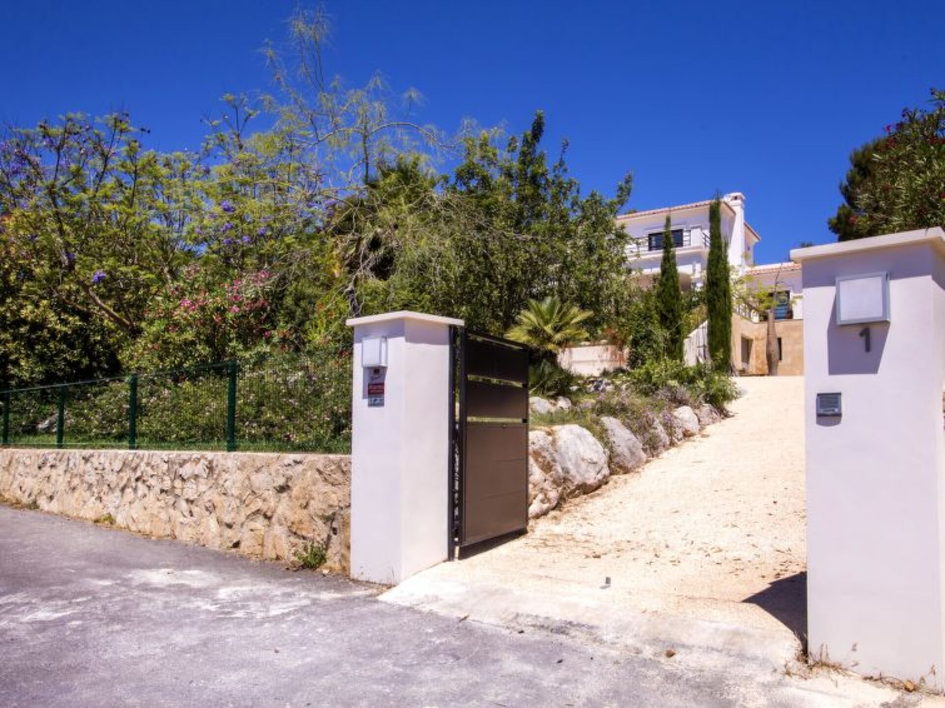 Seaside Serenity in a 4 Bed Villa,1088
