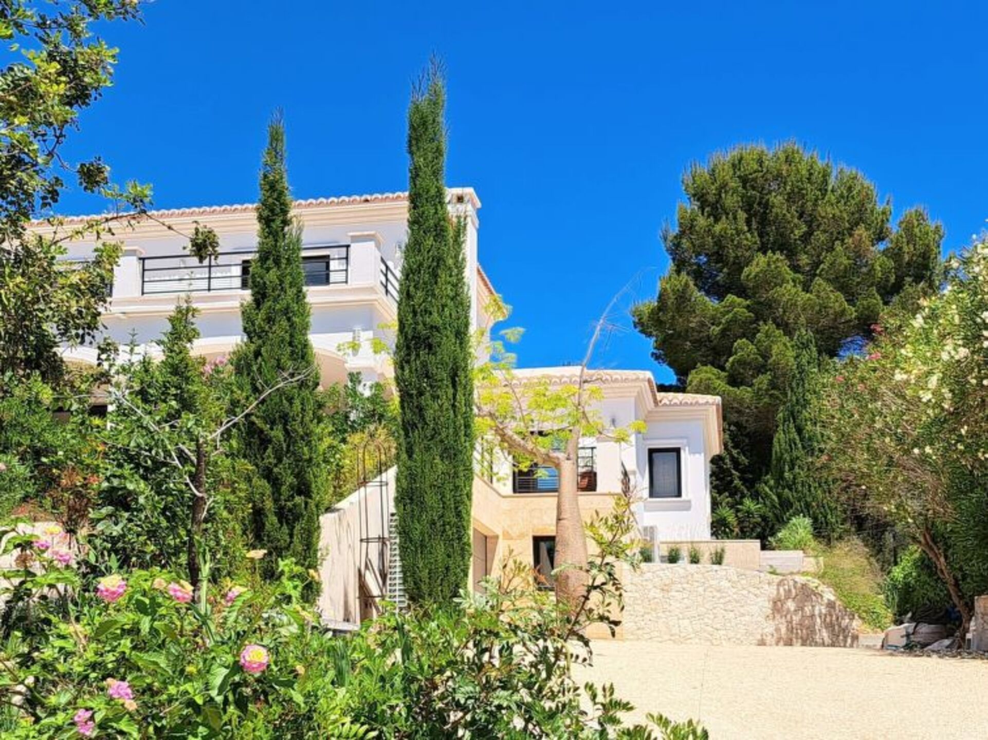 Seaside Serenity in a 4 Bed Villa,1088