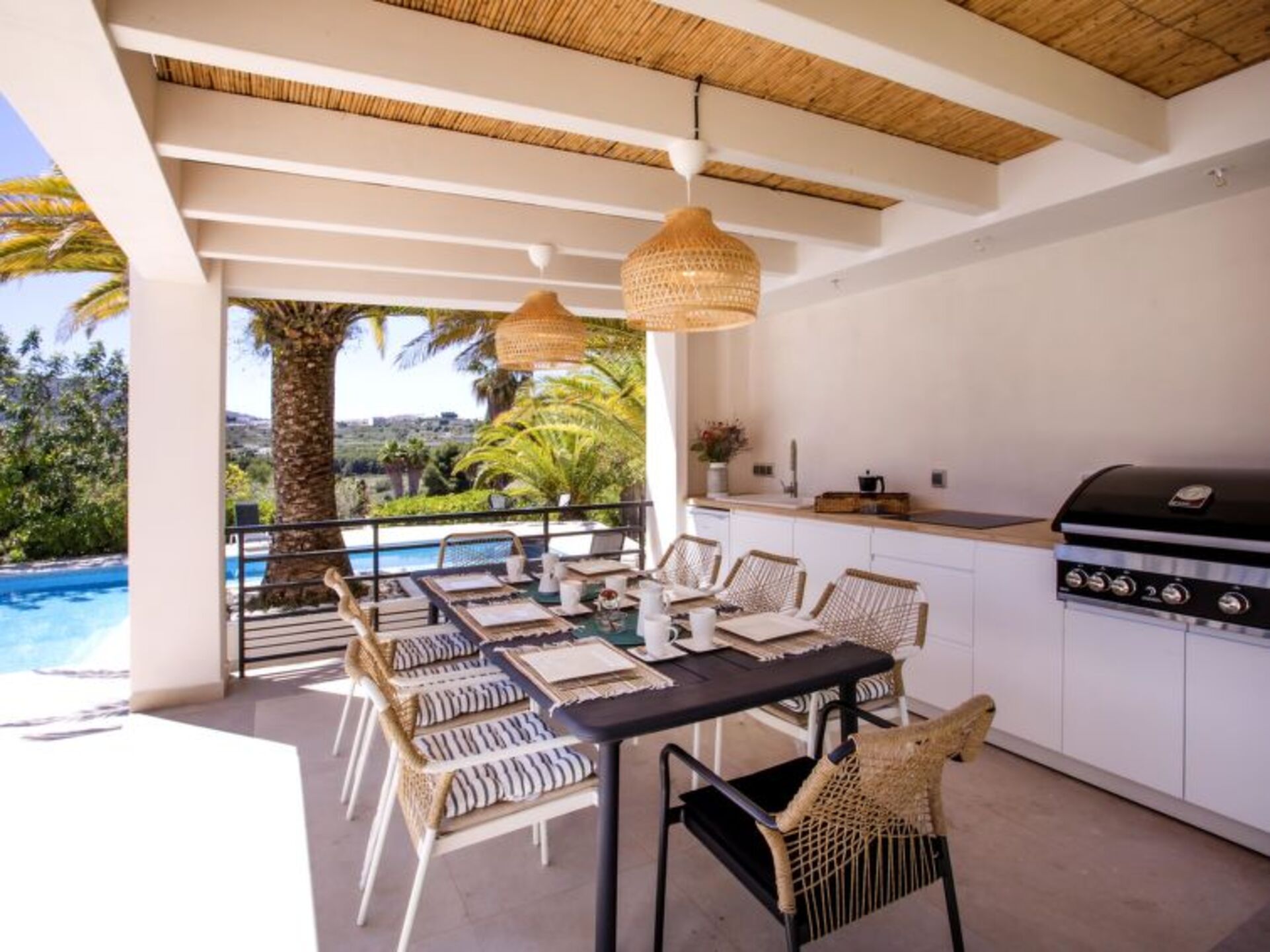 Seaside Serenity in a 4 Bed Villa,1088
