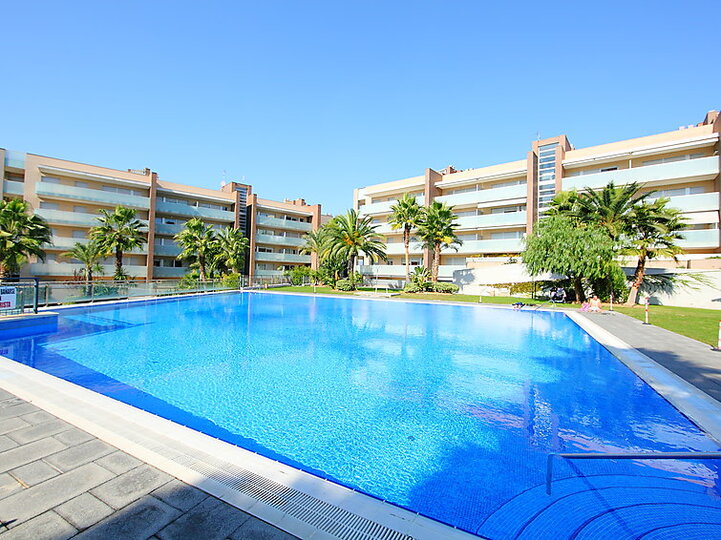 Golden Coast Gem: Modern 3BR Villa, Costa Daurada,1015
