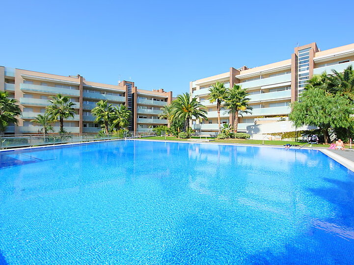 Golden Coast Gem: Modern 3BR Villa, Costa Daurada,1015
