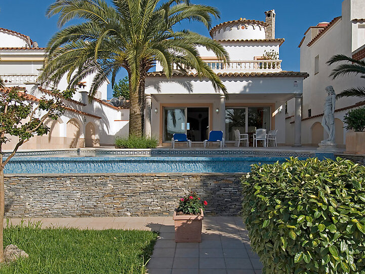 Elegant Coastal Retreat in Costa Brava,1095