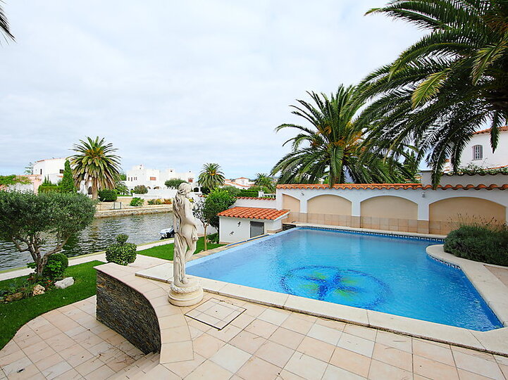 Elegant Coastal Retreat in Costa Brava,1095