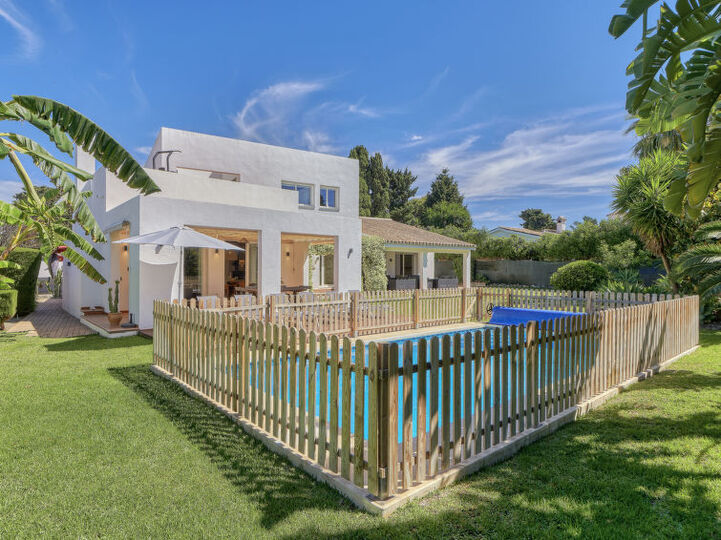 Breathtaking Villa in Costa del Sol,1122, Estepona, Spain