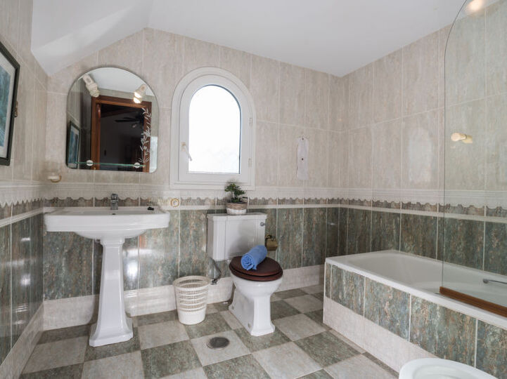 Stunning 3 Bedroom Villa with Ocean Views,1141