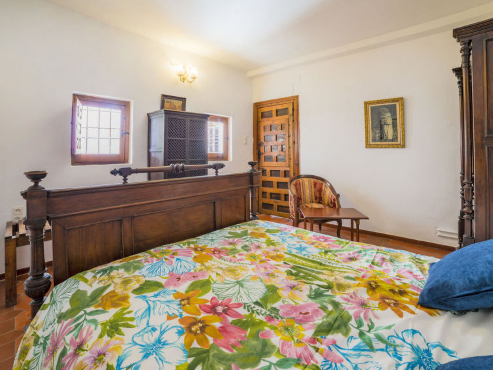 Traditional 4 Bedroom Villa in Granada, 1007