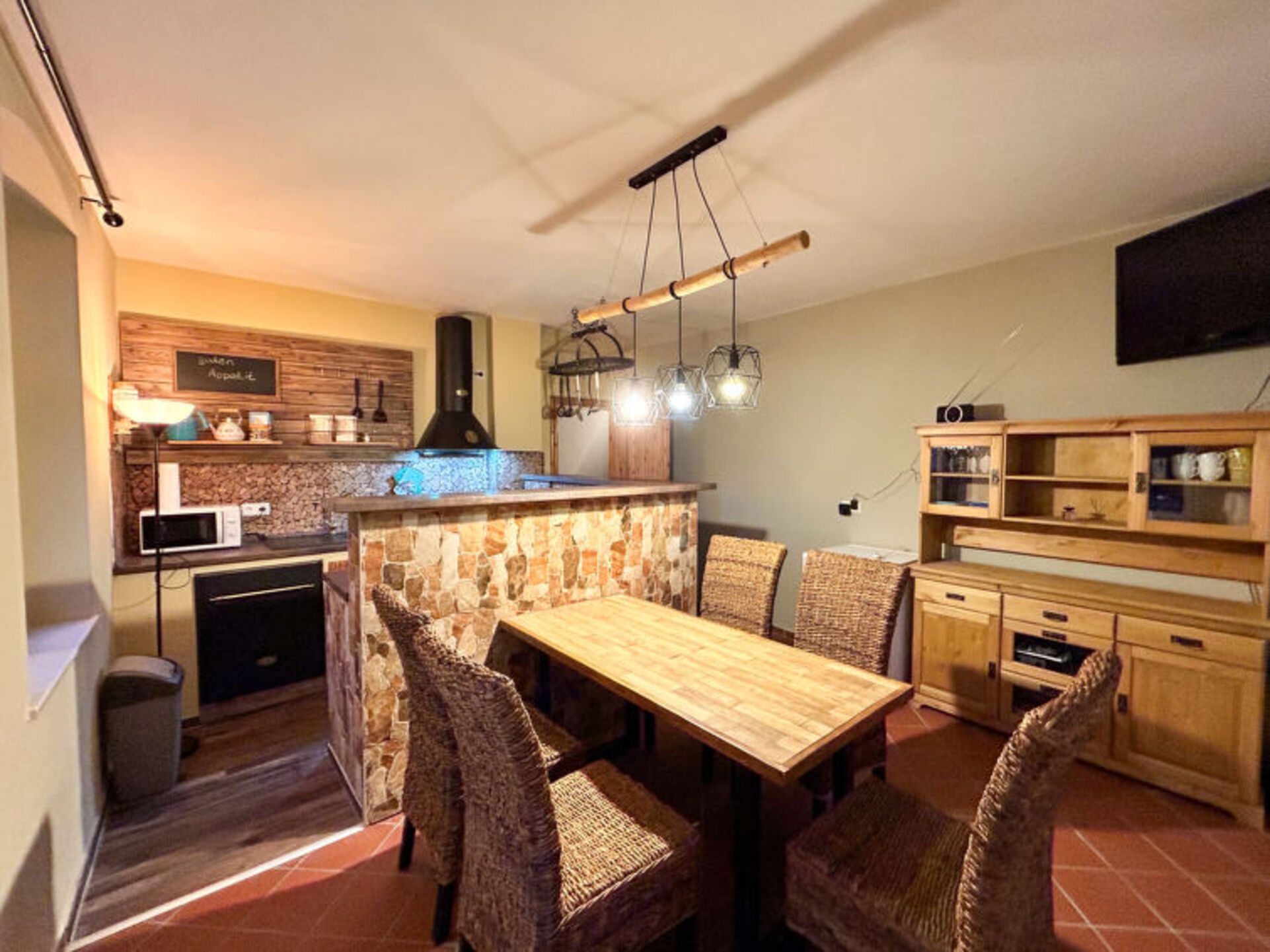 Kitchen / Dining Room