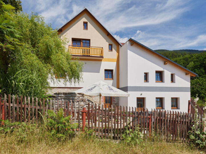**7 Bed Paradise in Královéhradecký Kraj**,1022, Černý Důl, Czech Republic