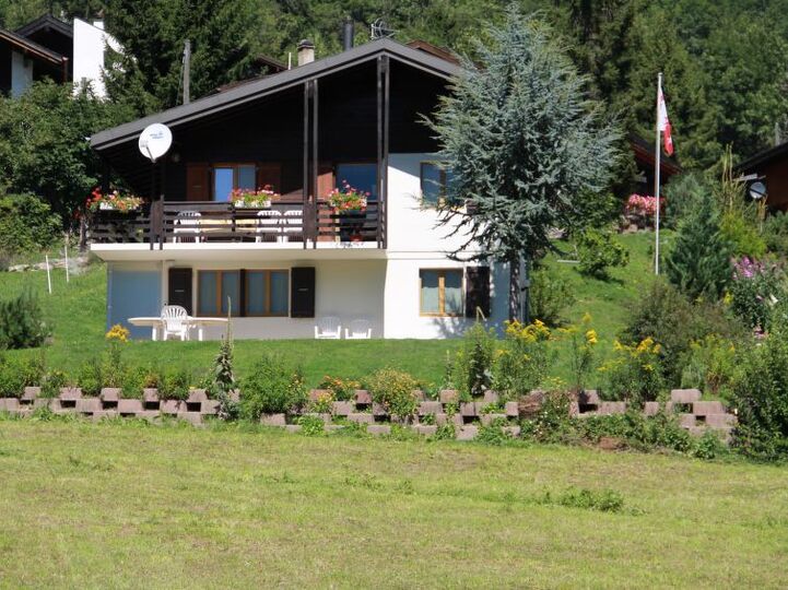 Mountain Magic: Elegant 3BR Villa in Valais,1365, Fiesch, Switzerland