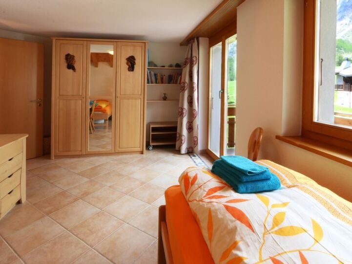 Charming 2 Bed Villa in Saas-Fee, 1268