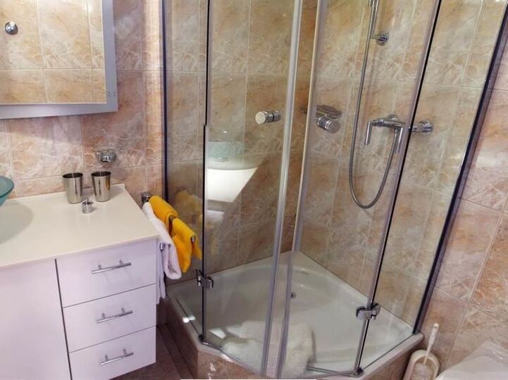 Charming 2 Bed Villa in Saas-Fee, 1268