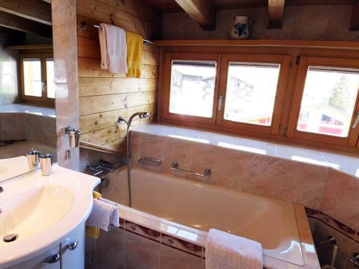 Charming 2 Bed Villa in Saas-Fee, 1268