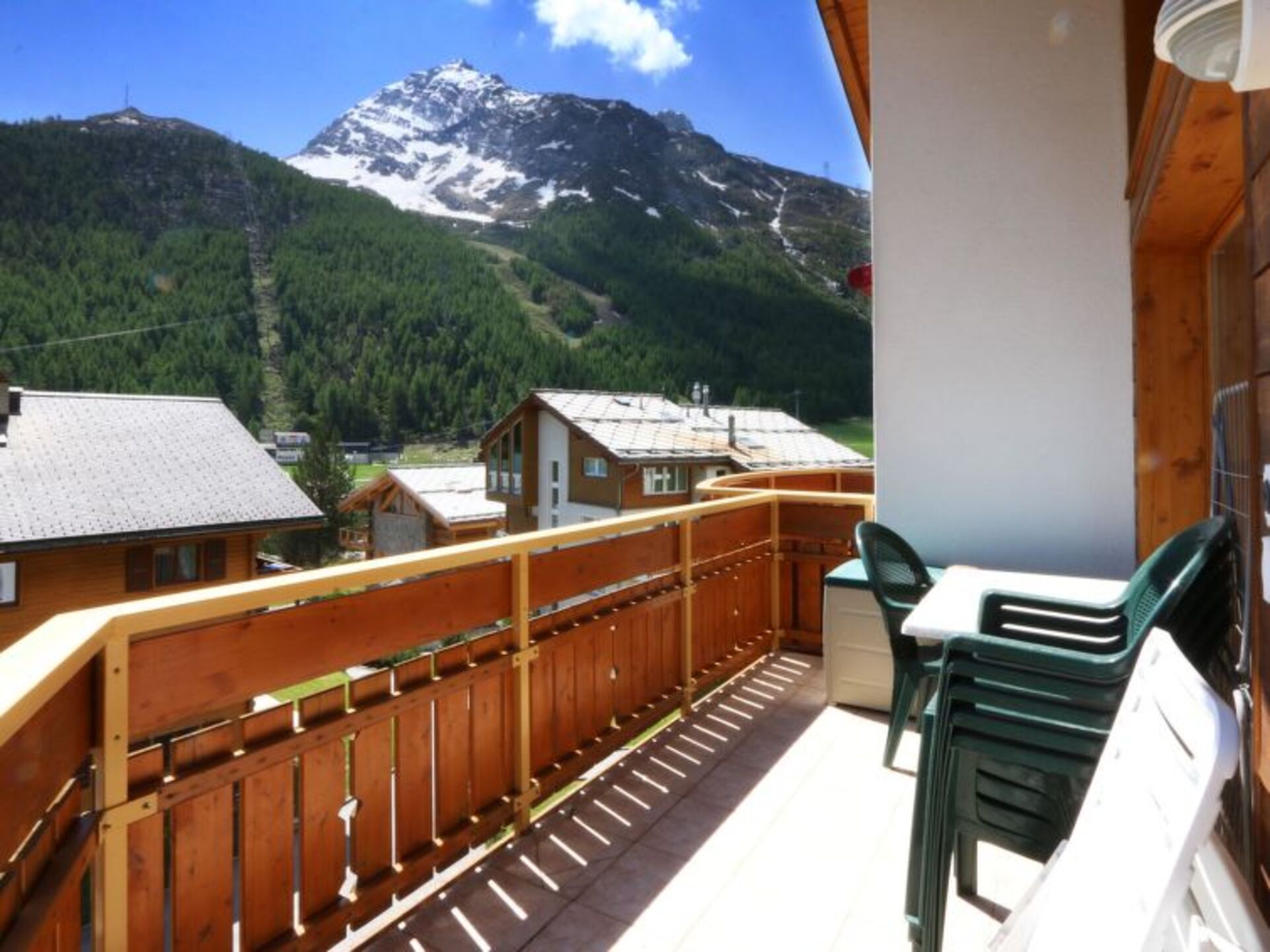 Charming 2 Bed Villa in Saas-Fee, 1268