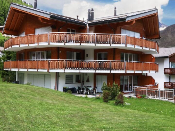 Spacious 3 Bedroom Retreat in Saas-Fee, 1274