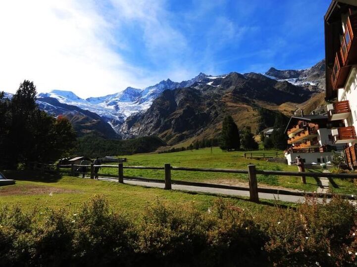 Stunning 4 Bedroom Villa in Saas-Fee City, 1275