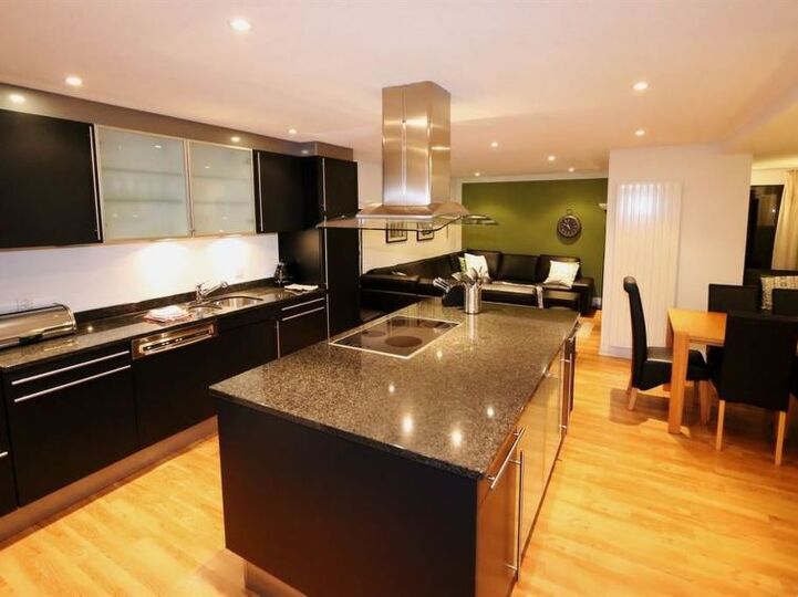 Stunning 4 Bedroom Villa in Saas-Fee City, 1275