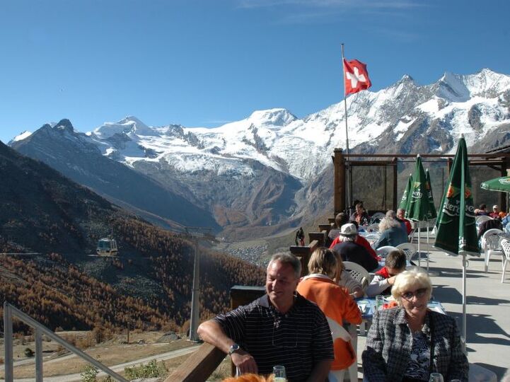 Modern 2BR Villa in Saas-Grund, 1257