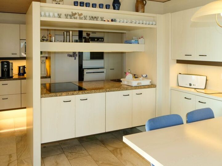 Spiez Dream Home: 5 Bedroom Villa with Pool, 1199