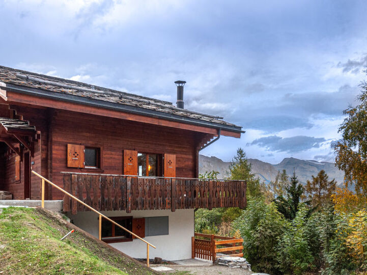 Rustic Elegance: 4BR Chalet in Nendaz, 1424, Nendaz, Switzerland