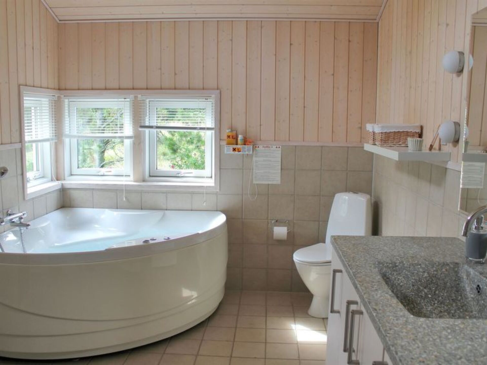Bathroom / Wellness