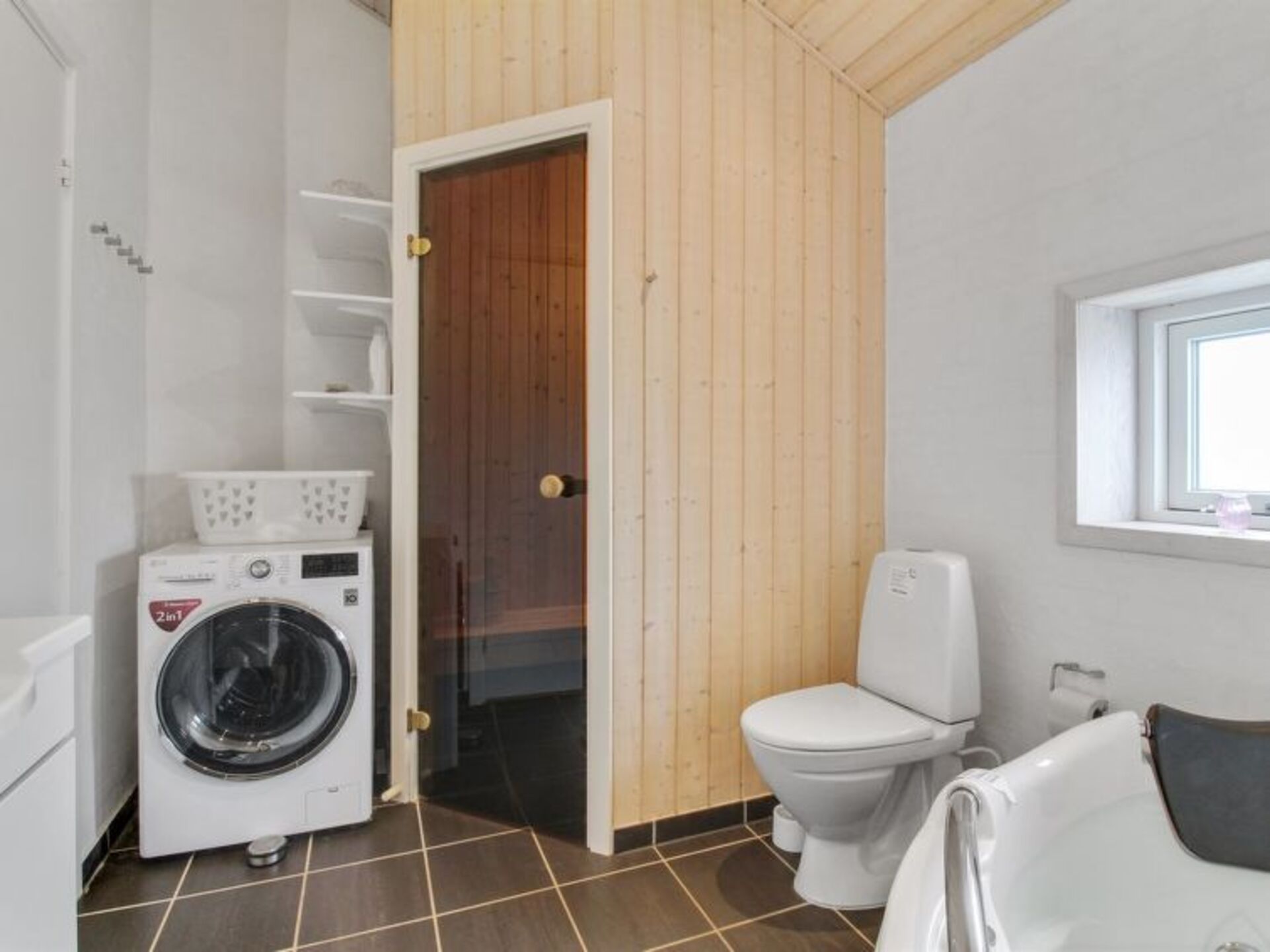 Bathroom / Wellness