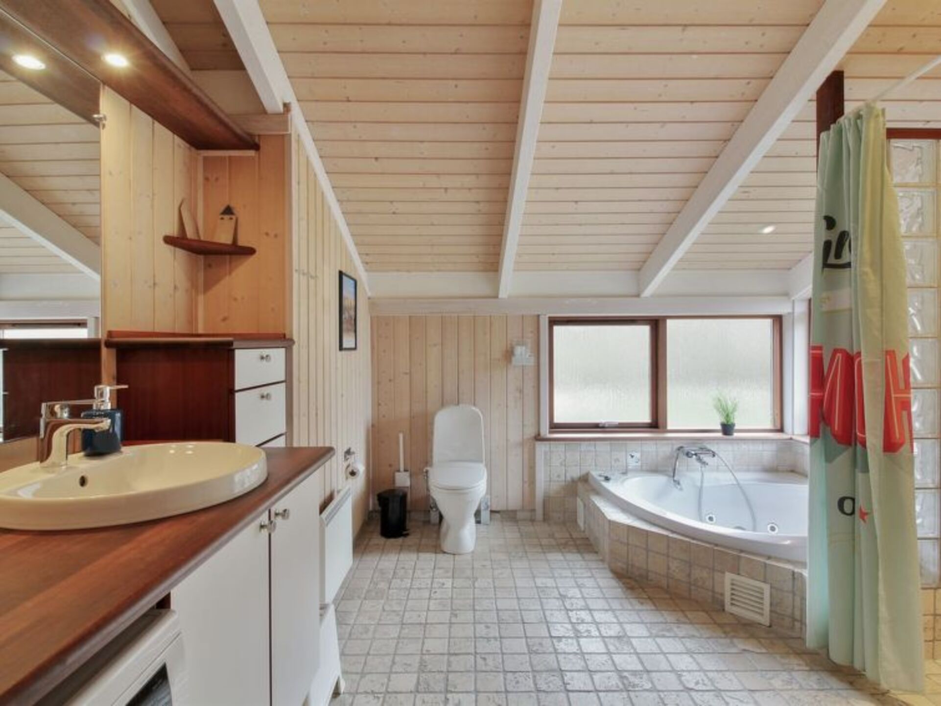 Bathroom / Wellness