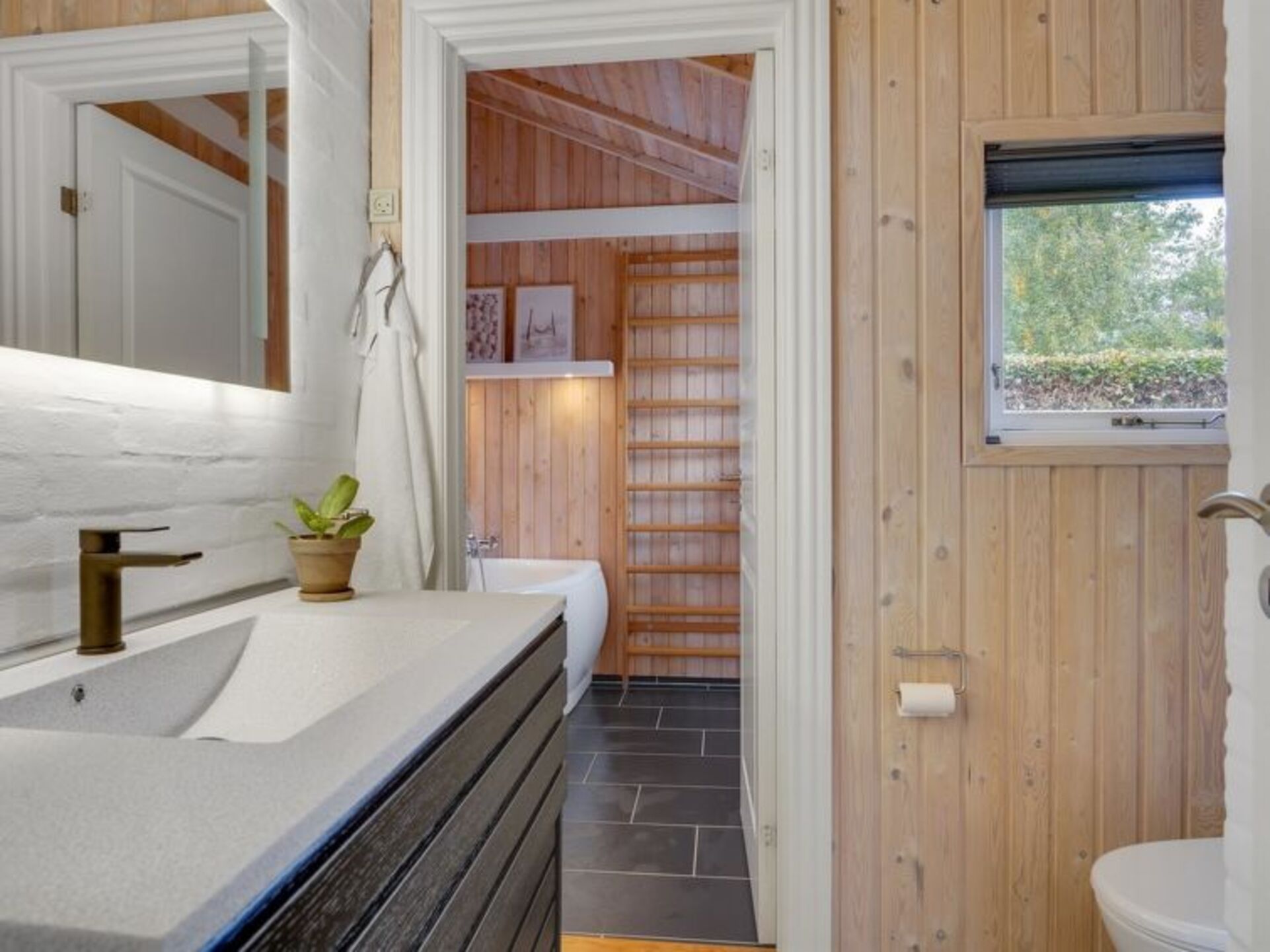 Bathroom / Wellness