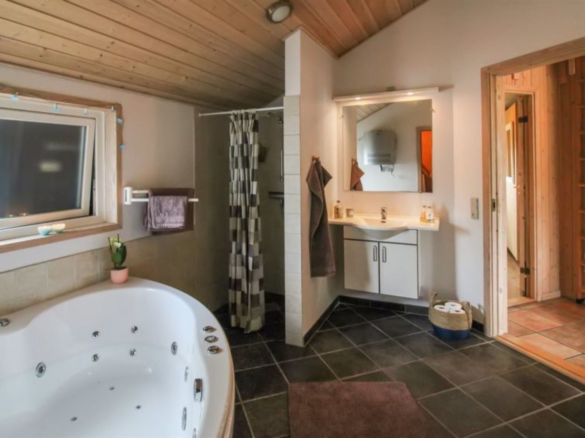 Bathroom / Wellness