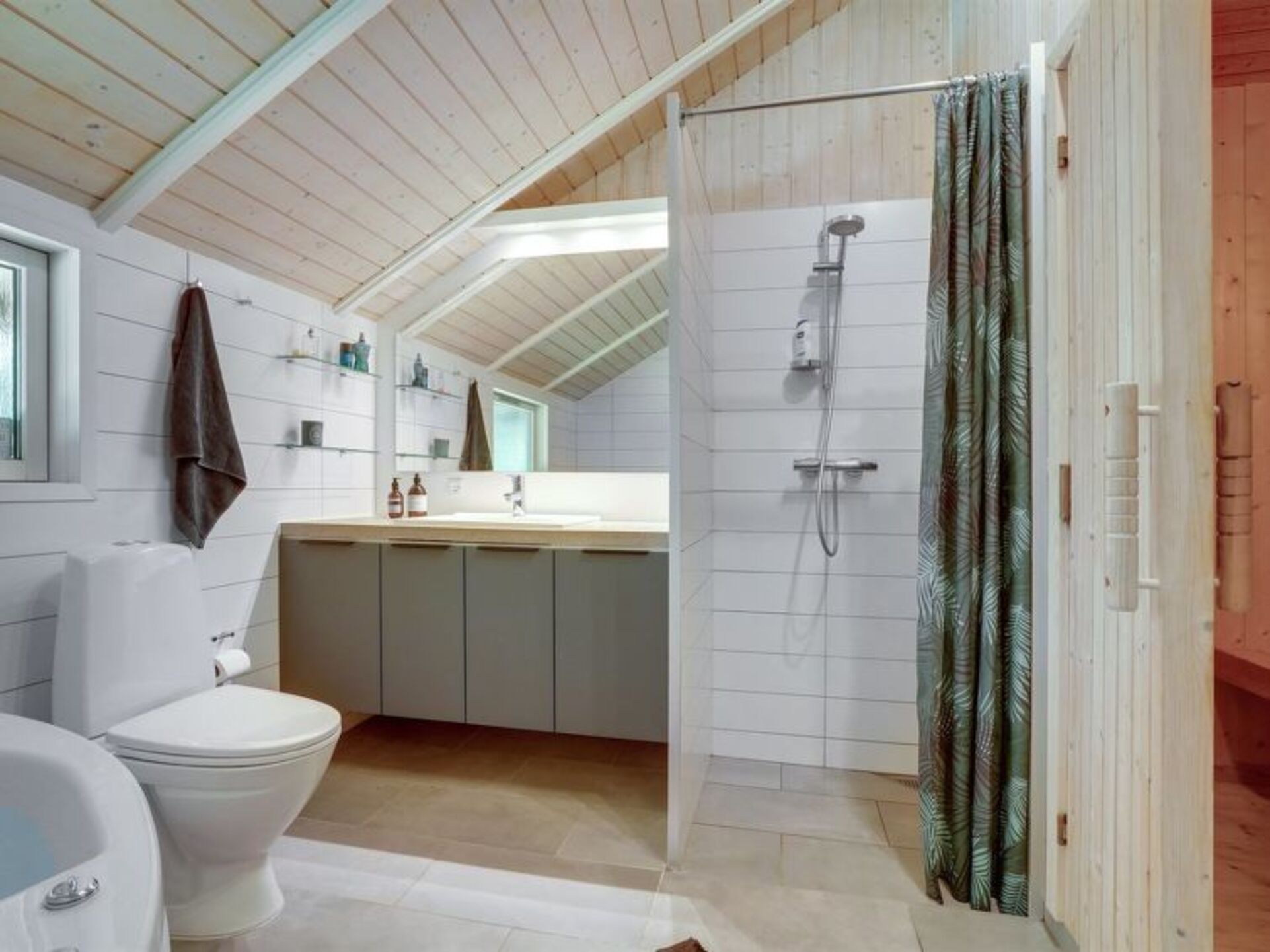 Bathroom / Wellness