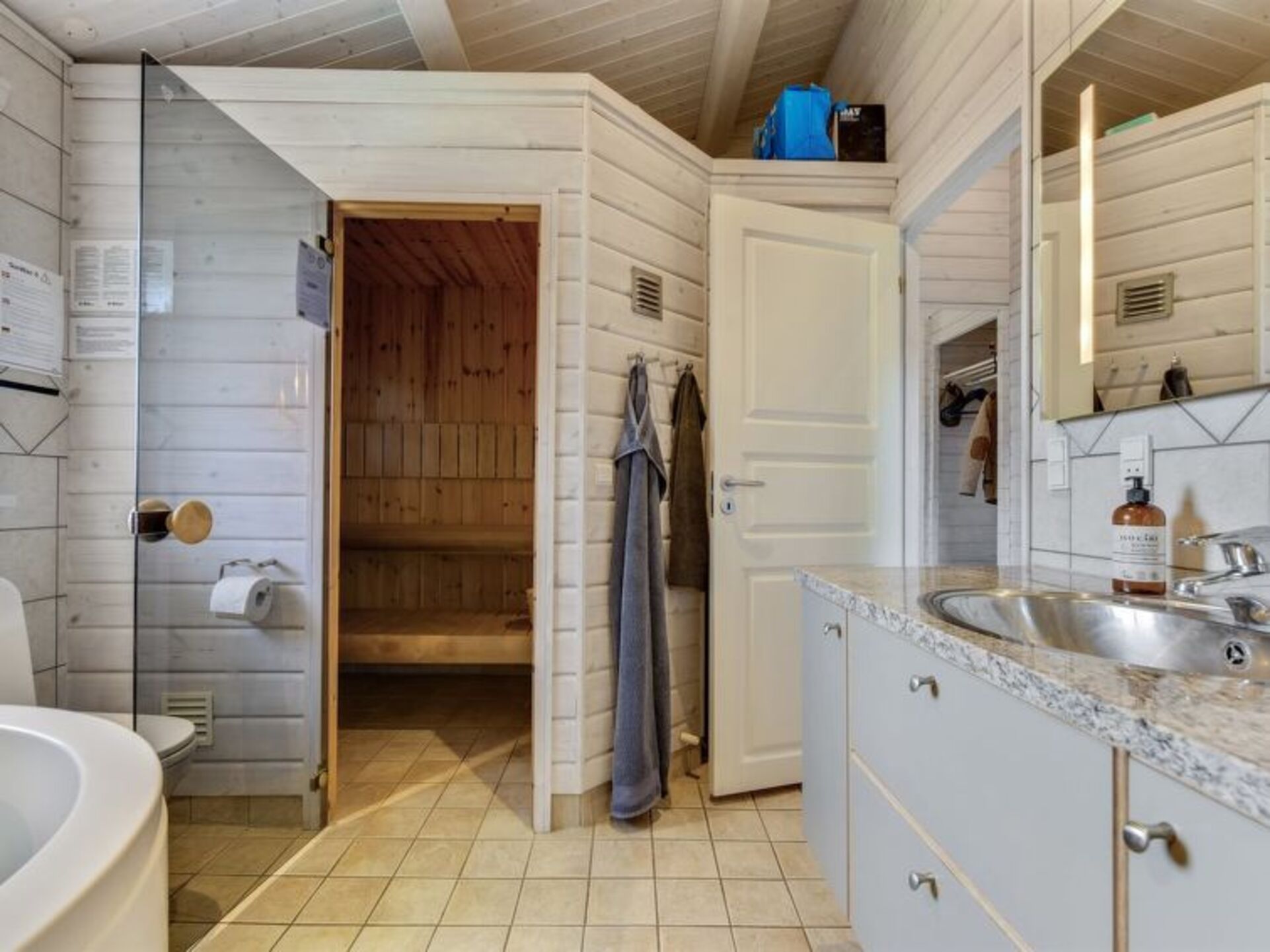 Bathroom / Wellness