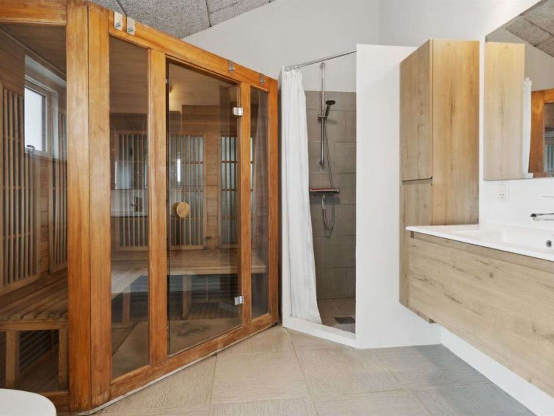 Bathroom / Wellness