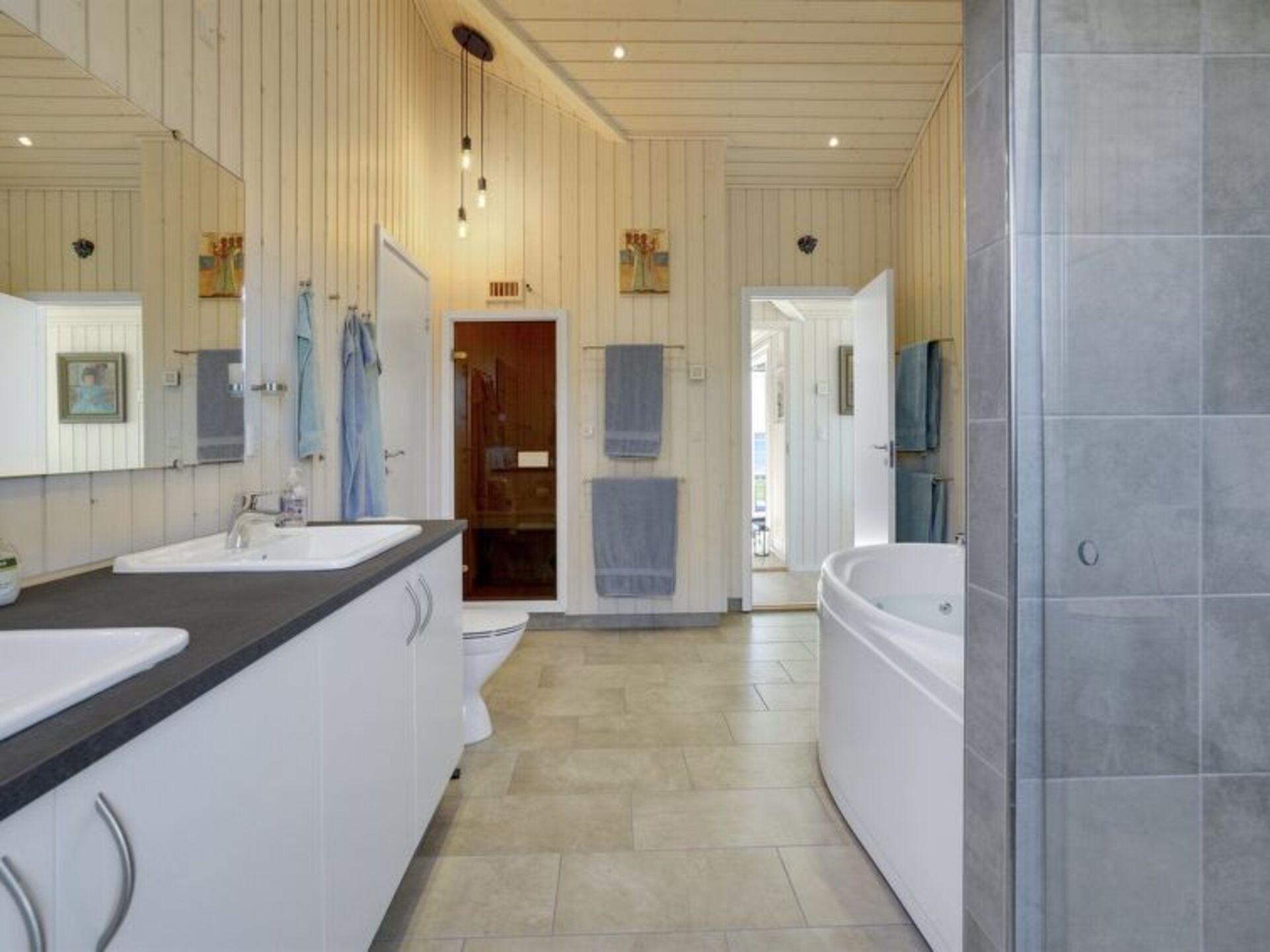 Bathroom / Wellness