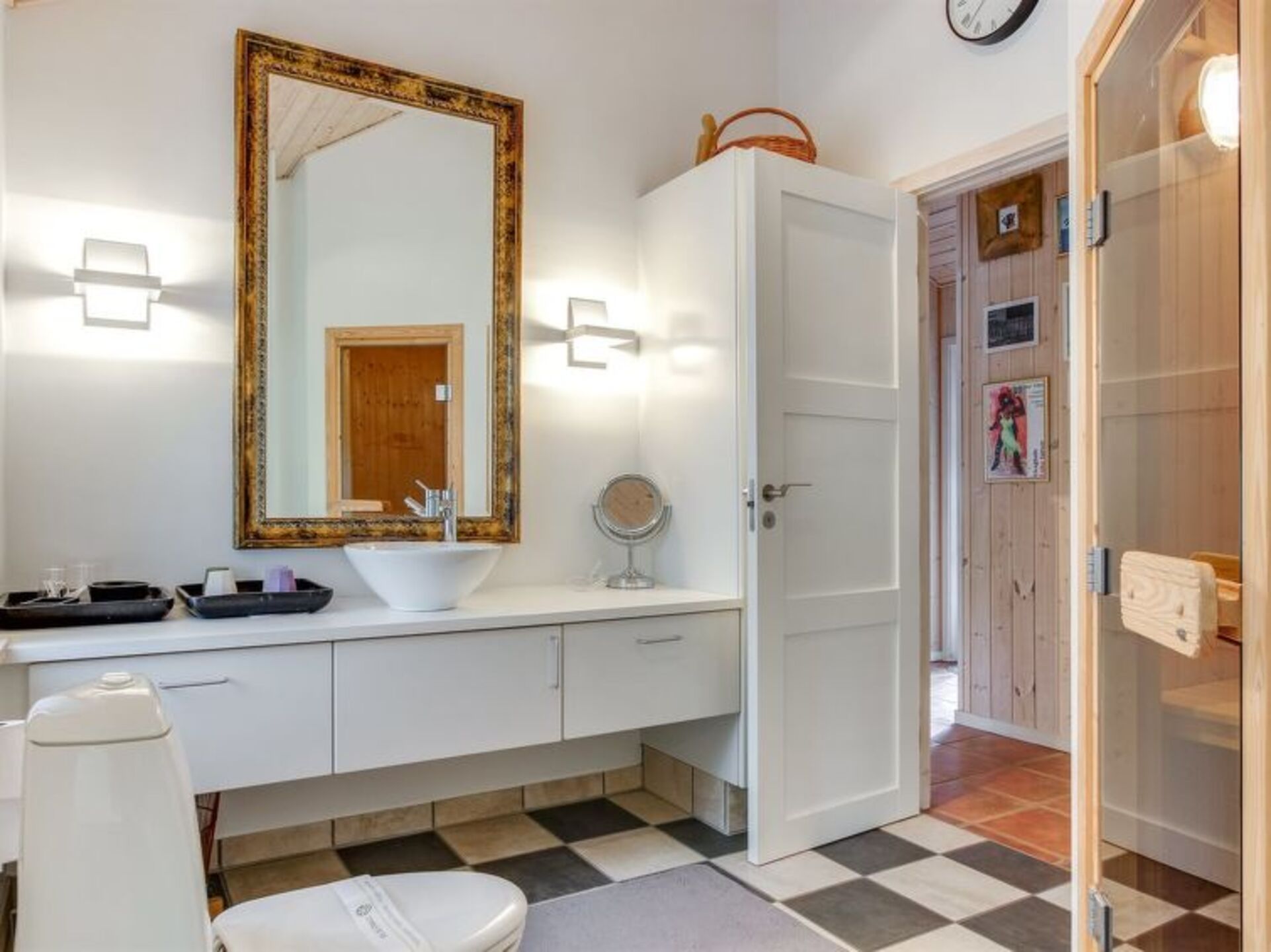 Bathroom / Wellness