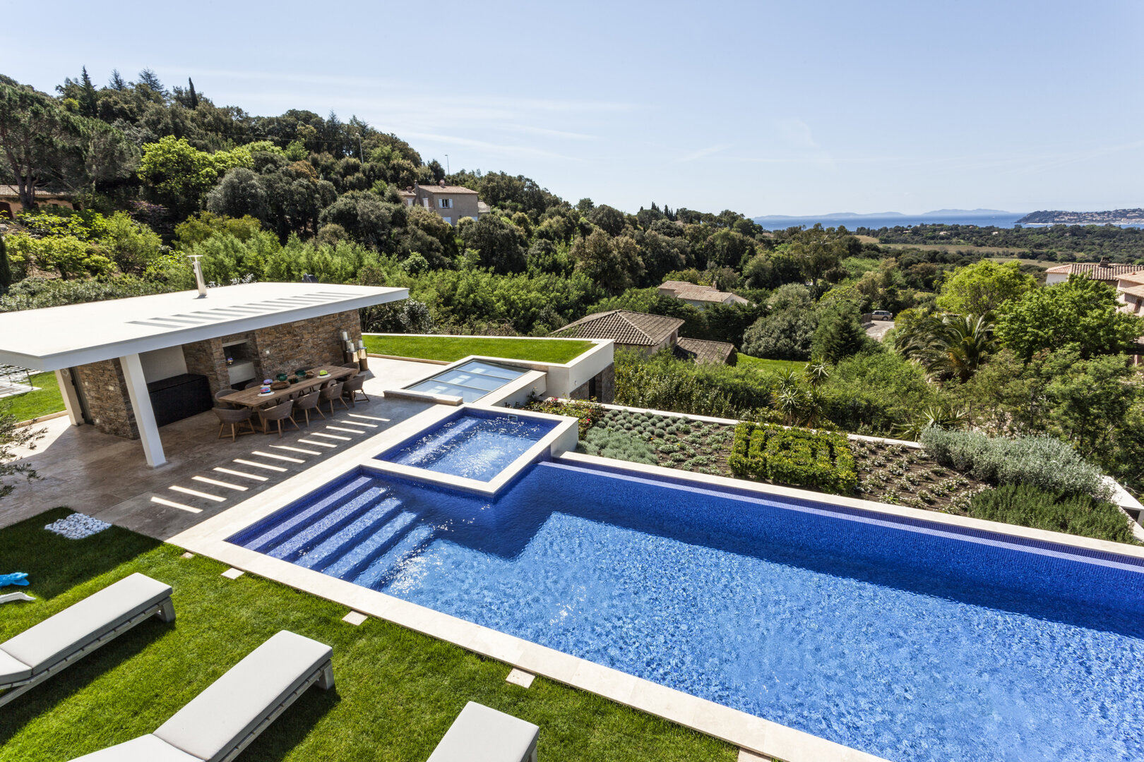 Seaside Bliss: Villa Colibri's Luxe Escape
