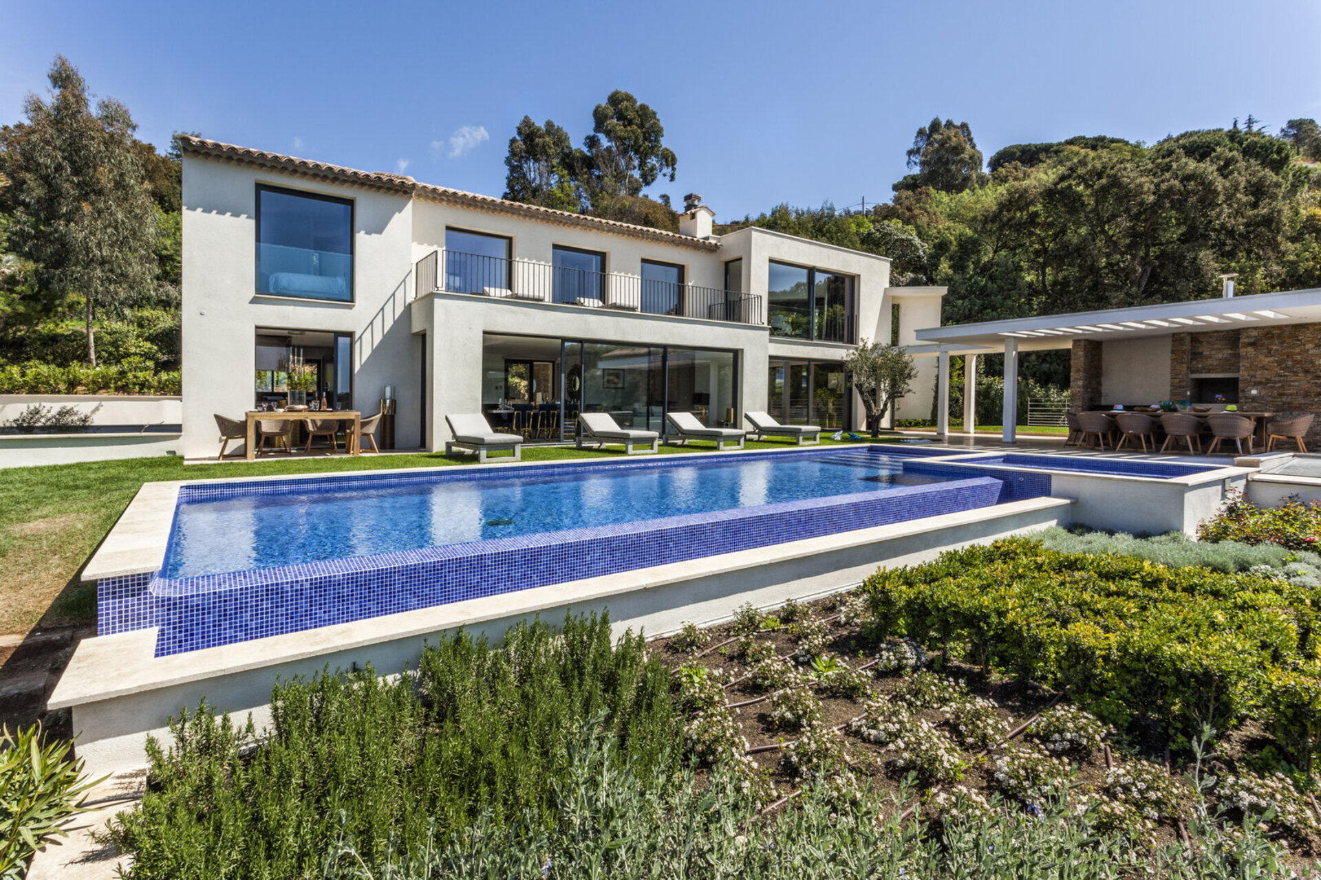 Seaside Bliss: Villa Colibri's Luxe Escape