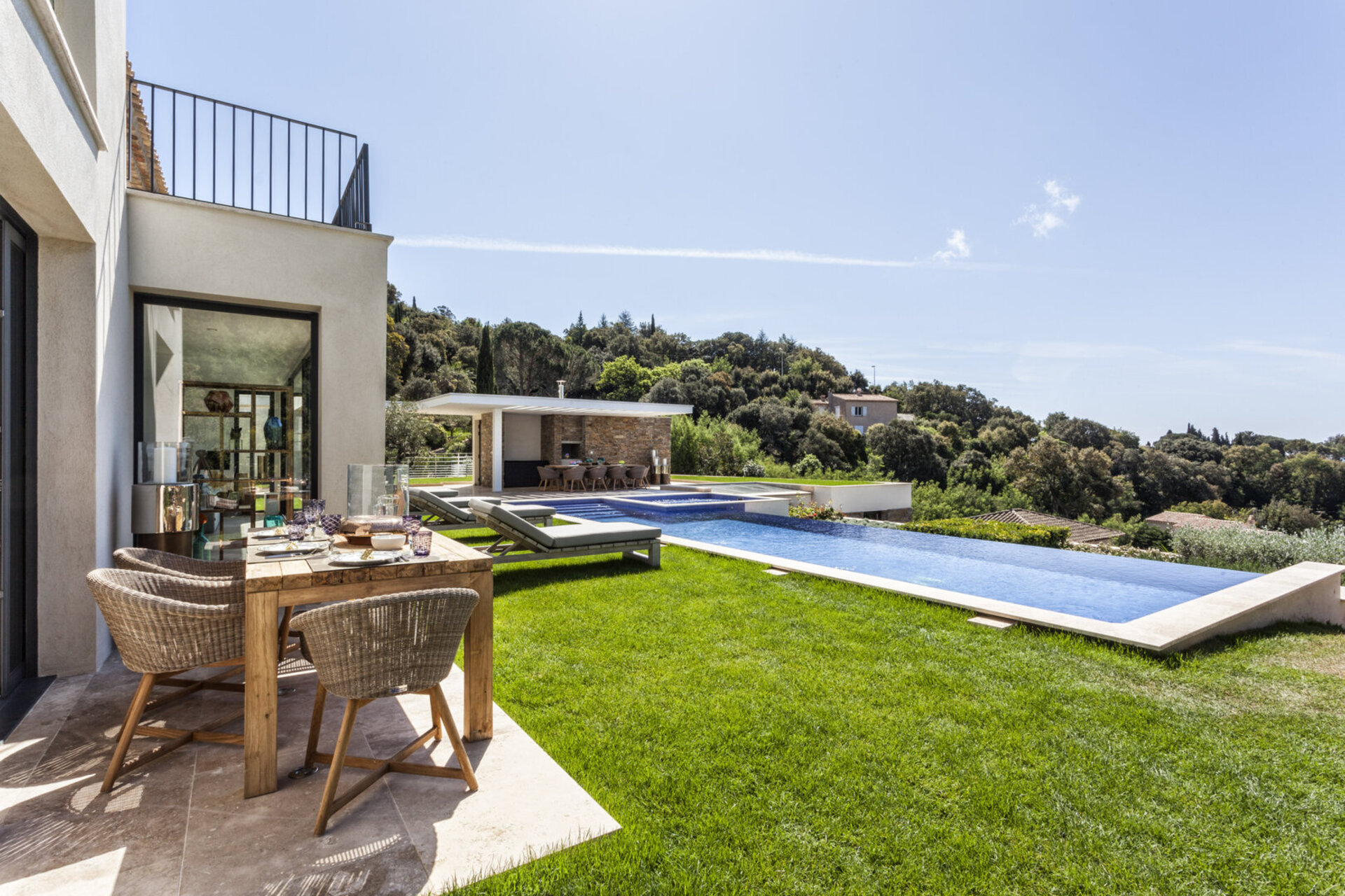Seaside Bliss: Villa Colibri's Luxe Escape