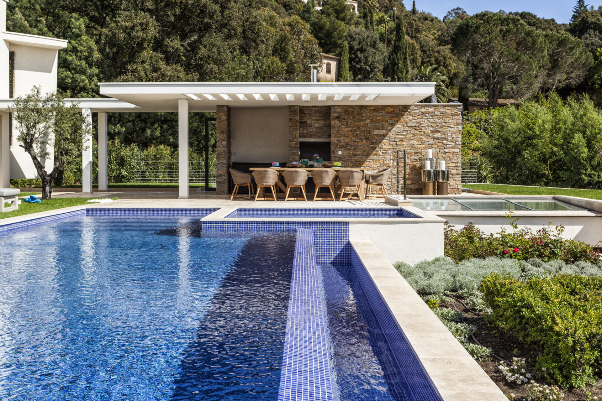 Seaside Bliss: Villa Colibri's Luxe Escape