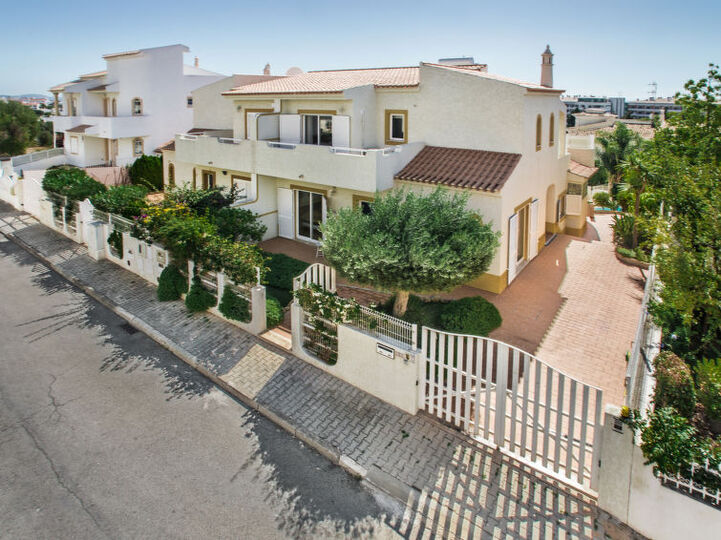 5 Star Villa with 5 Bedrooms, Albufeira Villa 1173