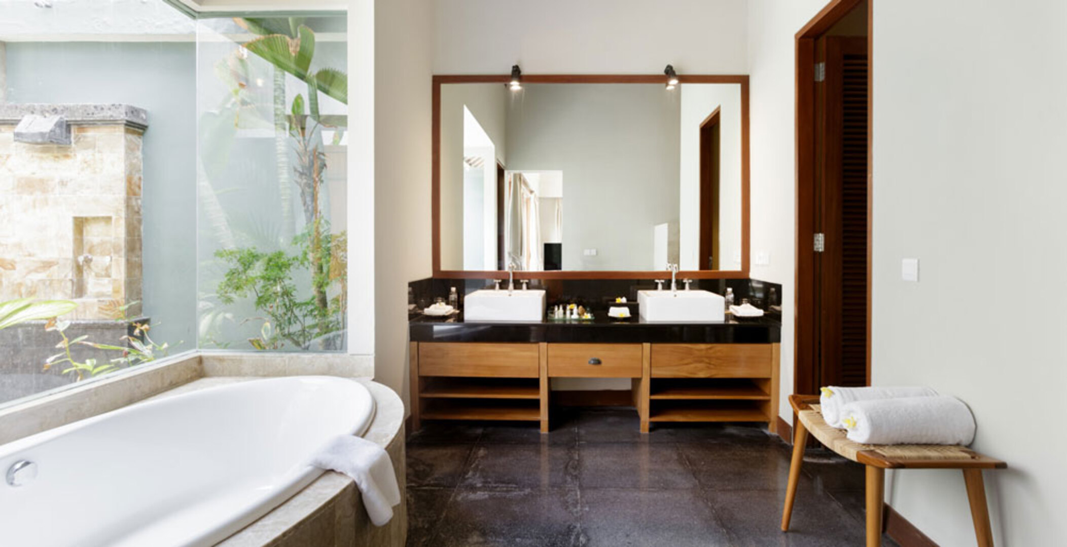 Secluded Oasis in Bali with 7 Bedrooms,2244